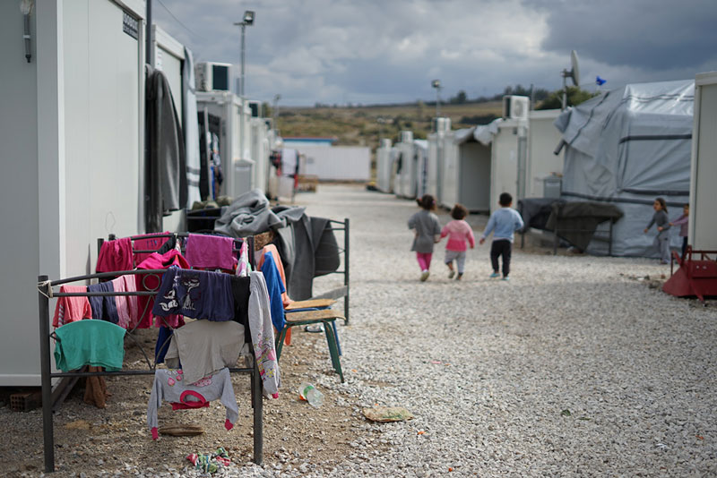 προσφυγόπουλα σε καταυλισμό