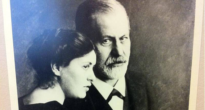 πίνακας που απεικονίζει τον Ψυχαναλυτή Sigmund Freud και την κόρη του Anna Freud