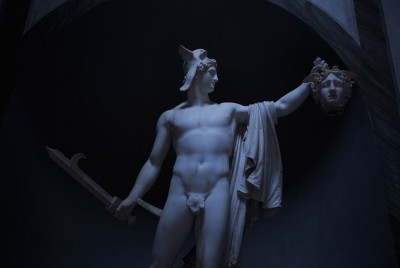 άγαλμα του Περσέα που κρατά το κεφάλι της Μέδουσας 