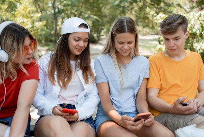 έφηβοι εθισμένοι στα social media