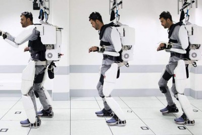 τελείως παράλυτος άντρας περπατάει με τη βοήθεια ρομποτικού εξωσκελετού