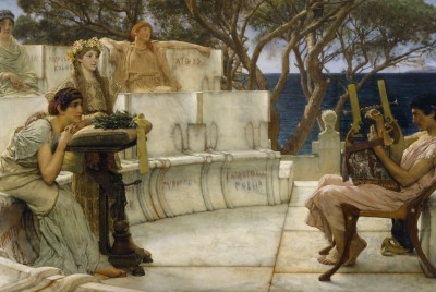 αρχαίος Έλληνας παίζει άρπα και γυναίκες σε μικρό θέατρο να παρακολουθούν