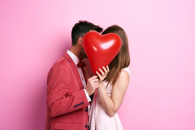 ζευγάρι αναρωτιέται αν είναι έρωτας ή αγάπη
