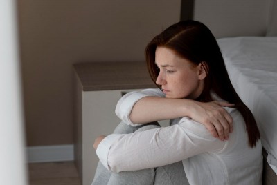 γυναίκα με κατάθλιψη έκανε την απλή εξέταση με σάλιο που οδηγεί σε πιο αποτελεσματική αντιμετώπιση