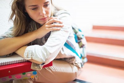 έκθεση έφηβα κορίτσια στρεσογόνοι παράγοντες κατάθλιψη