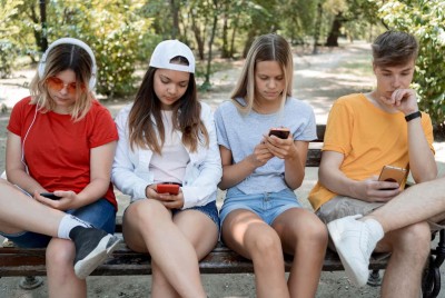 έφηβοι μειώνουν τη χρήση των μέσων κοινωνικής δικτύωσης