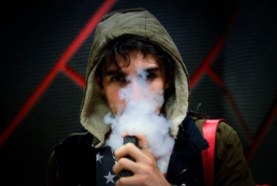 έφηβος χρησιμοποιεί ηλεκτρονικό τσιγάρο και έχει κατάθλιψη