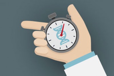 σκίτσο με ανθρώπινο χέρι να κρατά ρολόι που δείχνει το DNA