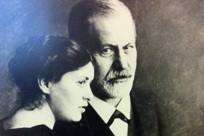 πίνακας που απεικονίζει τον Ψυχαναλυτή Sigmund Freud και την κόρη του Anna Freud