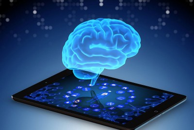 τρισδιάστατη απεικόνιση εγκεφάλου πάνω από ένα κινητό τηλέφωνο