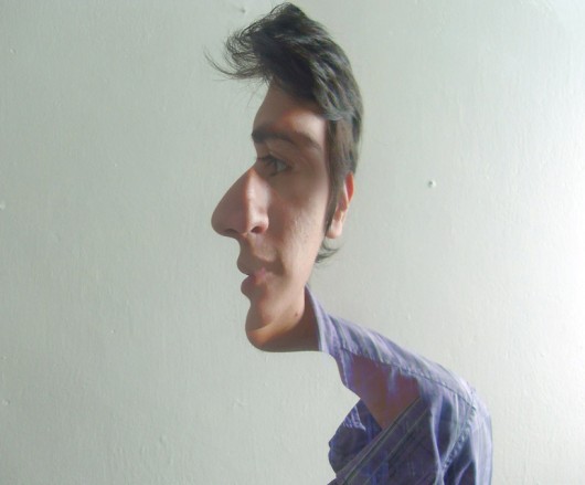 εικόνα που απεικονίζει ένα πρόσωπο από δύο οπτικές