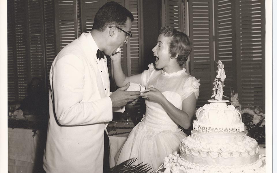 Στις 27 Ιουνίου 1954 παντρεύτηκε τη σύζυγό του Μαίριλυν, την οποία γνώρισε στα 15 του χρόνια.
