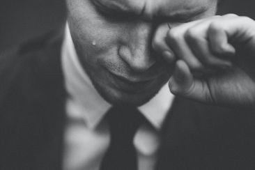 Γιατί οι άνδρες δυσκολεύονται να κλάψουν;