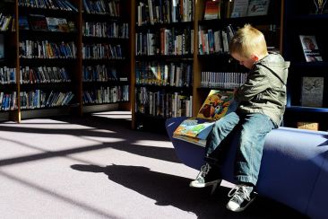 Το διάβασμα για ευχαρίστηση νωρίς στο παιδί συνδέεται με καλύτερες γνωστικές επιδόσεις και ψυχική ευημερία στην εφηβεία
