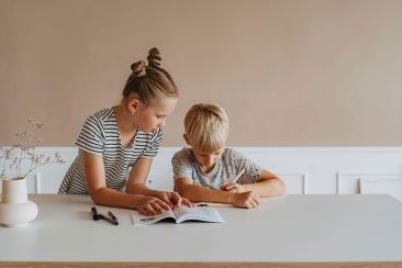 Έρευνα: Το γράψιμο με το χέρι κάνει τα παιδιά εξυπνότερα