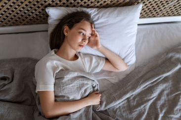 Ξυπνώντας πλάι σε δαίμονες: Πώς η παράλυση ύπνου «ζωντανεύει» τους εφιάλτες
