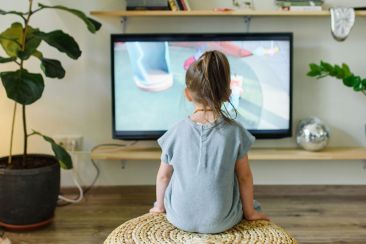 Τα μωρά που εκτίθενται στην τηλεόραση παρουσιάζουν μετέπειτα αρνητικές αναπτυξιακές επιδόσεις