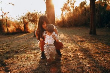 Πως η προσκόλληση παιδιού-μητέρας επηρεάζει τον εγκέφαλο και τη συμπεριφορά των εφήβων