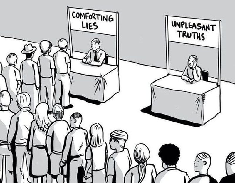 σκίτσο με ουρά από κόσμο να πιστεύει τα ψέμματα που βολεύουν από τις αλήθειες