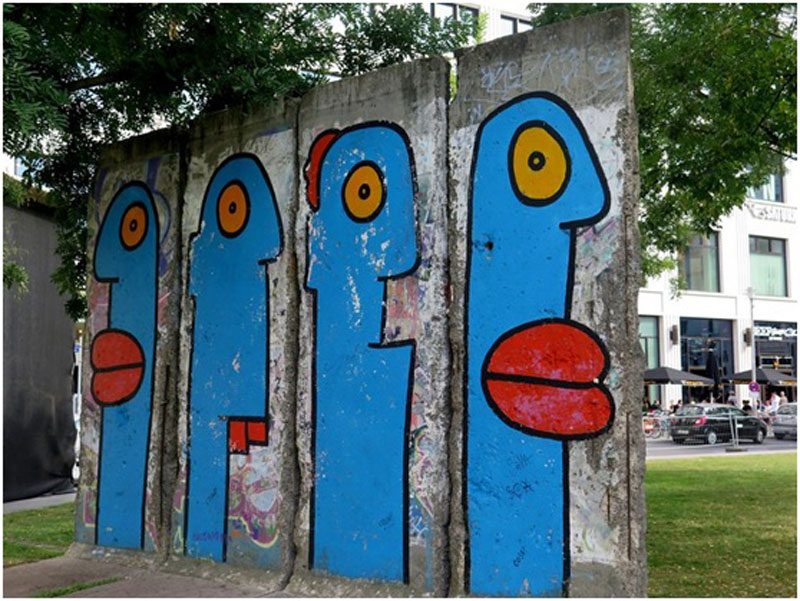 τέχνη από τον Thierry Noir στο τείχος του Βερολίνου
