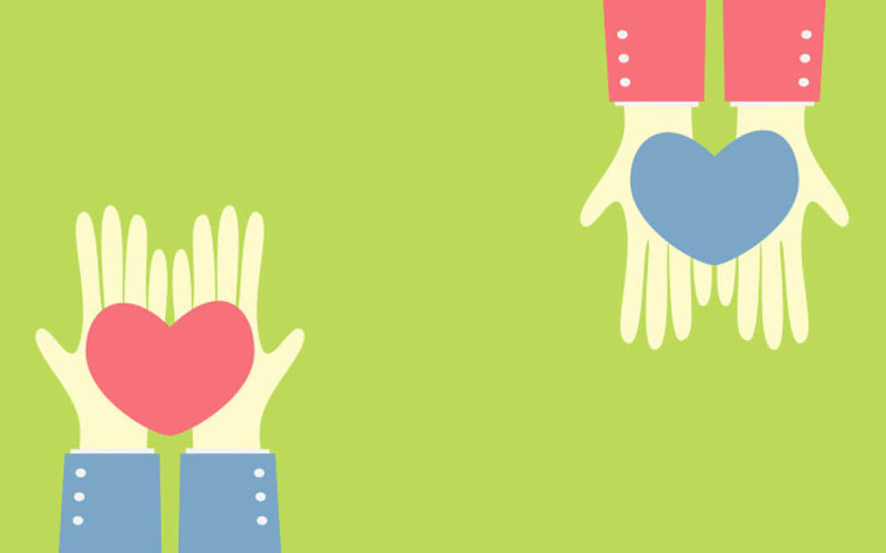 δύο ζευγάρια χέρια δίνουν μία καρδιά στον άλλον εκφράζοντας ευγνωμοσύνη